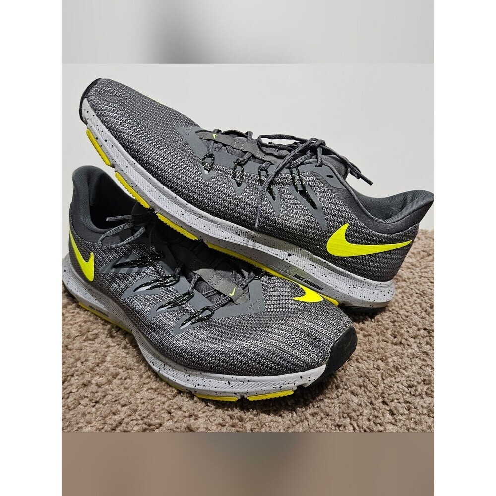 Nike Quest Men’s Size 11.5 Running Shoes Gray Volt Sneakers